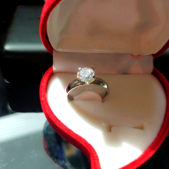 STUNNING! Shining 7mmCrystal Titanium Steel Ring - Picture 6 of 6